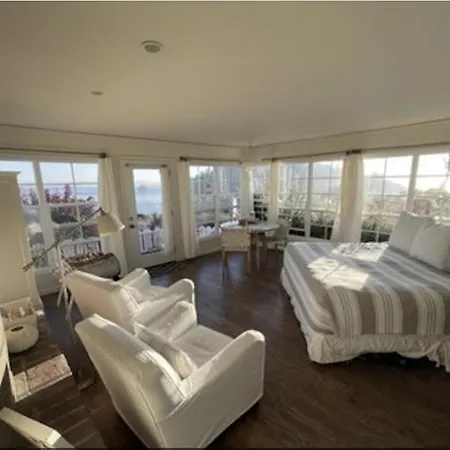 Trinidad Bay Bed And Breakfast Hotel